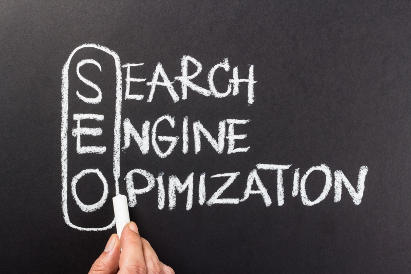 User experience (UX) impact on SEO showing mobile usability, fast loading, and intuitive navigation as key ranking factors for modern websites.