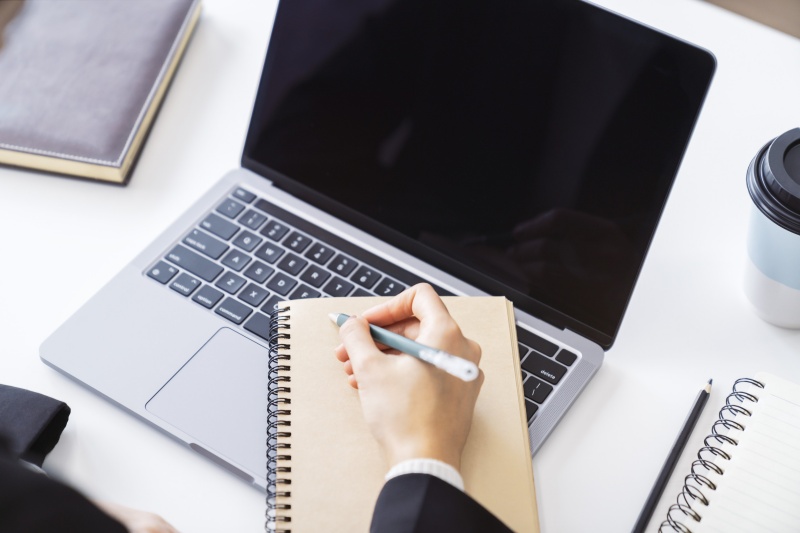 SEO copywriting tips that convert users and boost rankings through keyword strategy, search intent alignment, and persuasive content techniques.