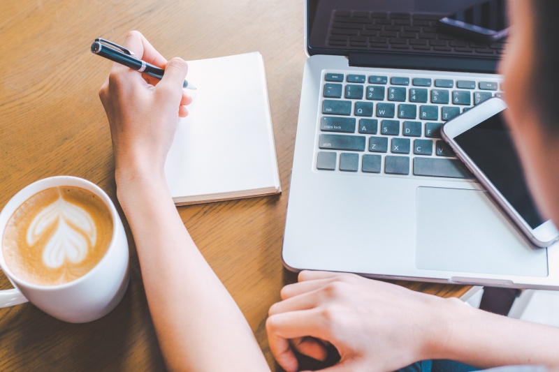 SEO copywriting tips that convert users and boost rankings through keyword strategy, search intent alignment, and persuasive content techniques.