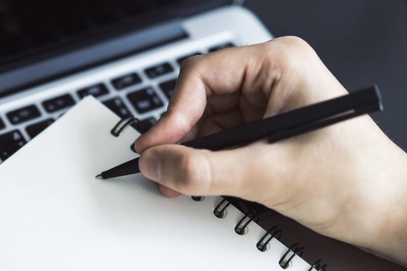 SEO copywriting tips that convert users and boost rankings through keyword strategy, search intent alignment, and persuasive content techniques.