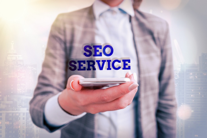 SEO expert applying content SEO tips to boost website rankings and traffic